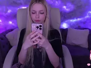 EviStar's Live Sex Cam Show