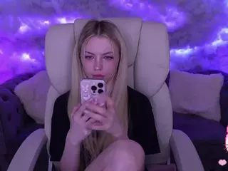 EviStar's Live Sex Cam Show