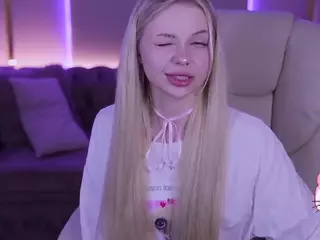 EviStar's Live Sex Cam Show