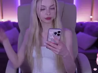 EviStar's Live Sex Cam Show