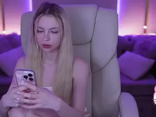 EviStar's Live Sex Cam Show