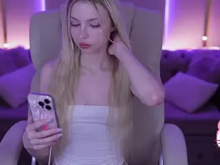 EviStar's Live Sex Cam Show