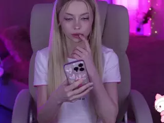 EviStar's Live Sex Cam Show