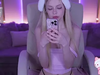 EviStar's Live Sex Cam Show