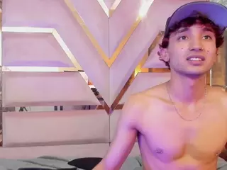LaurynAndNarem's Live Sex Cam Show