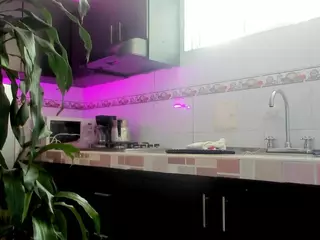 Emma-evaa's Live Sex Cam Show