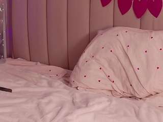 evabunnyrot, female webcam model,  years old, on live webcam