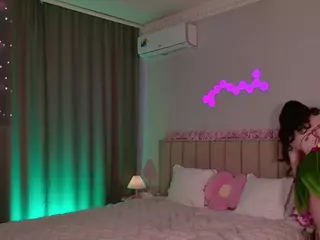 EvaBunnyrot's Live Sex Cam Show