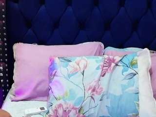 innocenthazel live webcam show