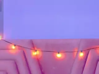 innocenthazel's Live Sex Cam Show