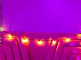 innocenthazel's Live Sex Cam Show