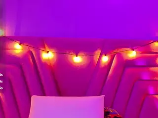 innocenthazel's Live Sex Cam Show