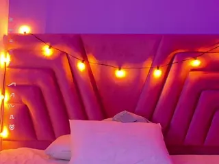 innocenthazel's Live Sex Cam Show