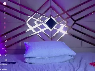 innocenthazel's Live Sex Cam Show