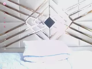 innocenthazel's Live Sex Cam Show