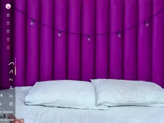 innocenthazel's Live Sex Cam Show