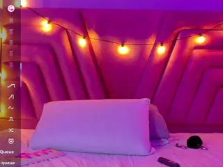 innocenthazel's Live Sex Cam Show