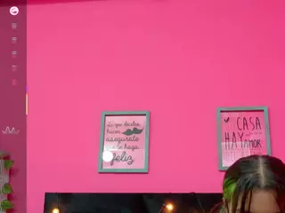 innocenthazel's Live Sex Cam Show
