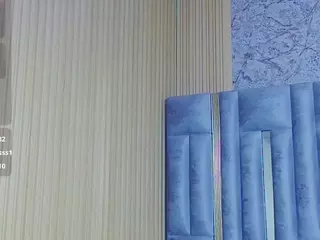 innocenthazel's Live Sex Cam Show