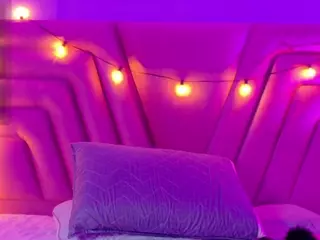 innocenthazel's Live Sex Cam Show
