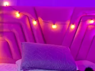 innocenthazel's Live Sex Cam Show
