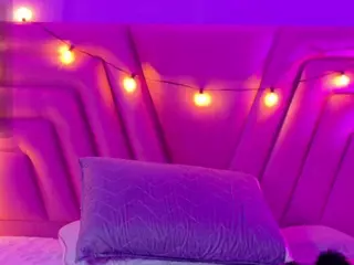 innocenthazel's Live Sex Cam Show