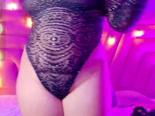 innocenthazel's Live Sex Cam Show