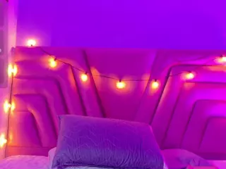 innocenthazel's Live Sex Cam Show