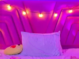 innocenthazel's Live Sex Cam Show
