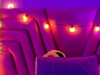 innocenthazel's Live Sex Cam Show