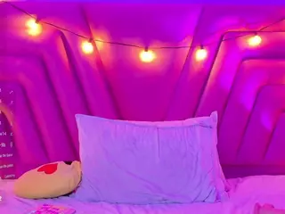 innocenthazel's Live Sex Cam Show