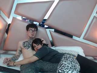 Bu model şu anda canlı. nina-passionf