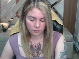 Questo modello è in diretta ora. paula-b