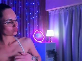 sashaskyx's CamSoda show and profile