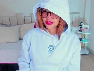 tania-moon's CamSoda show and profile