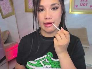 violetta-jhonsson-v's CamSoda show and profile