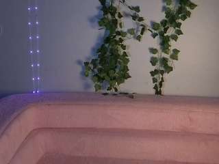 alijonez-18's CamSoda show and profile