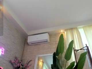 Bella-Posh live cam preview