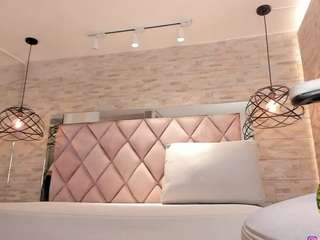 celene-midnight Live Webcam on CamSoda