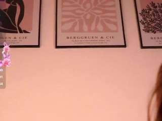 Live webcam model maudconner on Soda Cams