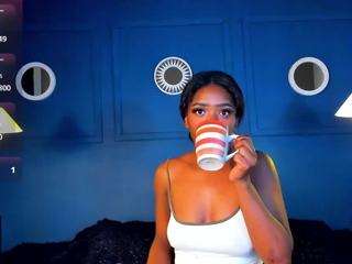 niicolee-brownn webcam