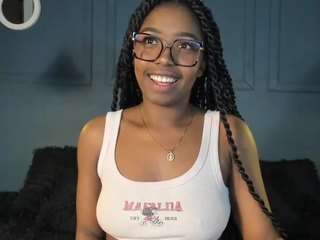 Live webcam model niicolee-brownn on Soda Cams