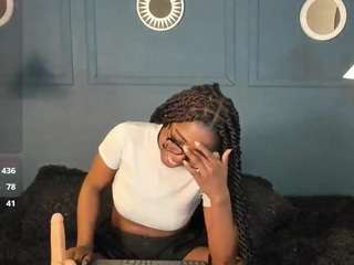 niicolee-brownn Live Webcam on CamSoda