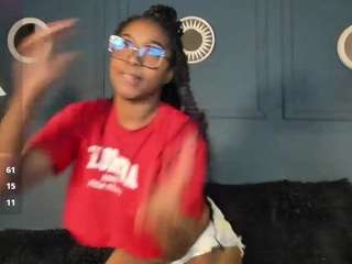 niicolee-brownn Live Webcam on CamSoda