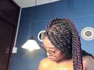 niicolee-brownn webcam