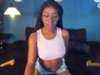 niicolee-brownn's CamSoda show and profile
