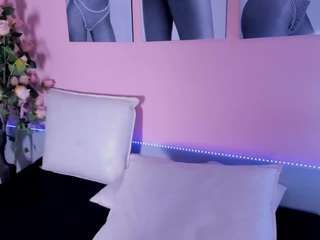 naaomi-hills Live Webcam on CamSoda
