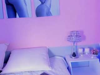 naaomi-hills Live Webcam on CamSoda
