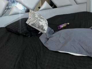 nahomii-hill's CamSoda show and profile