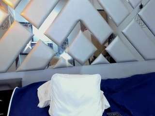 nahomii-hill Live Webcam on CamSoda